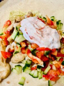 Wraps mit Huhn und Salsa